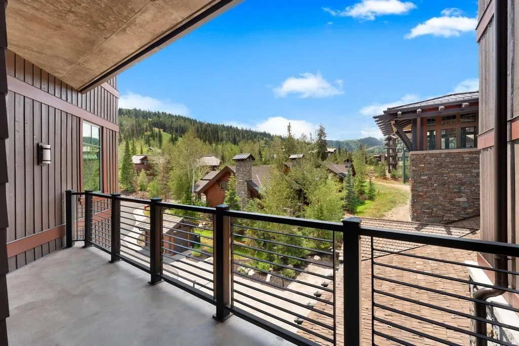 Balcony with horizontal metal railings and a concrete floor