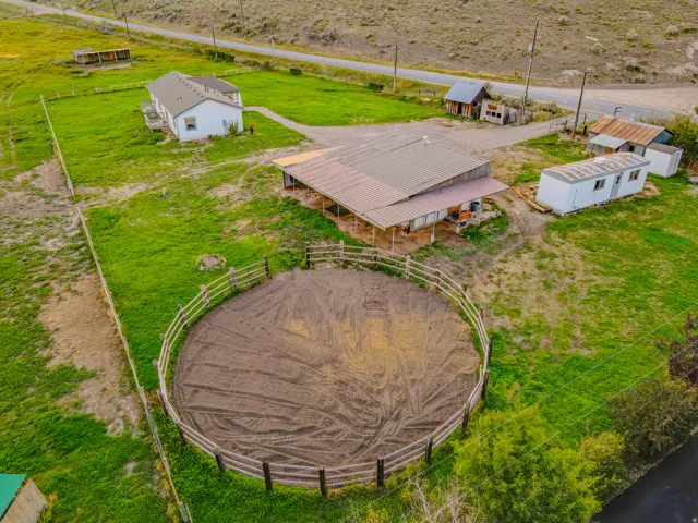 Circular fenced round pen featuring a dirt surface