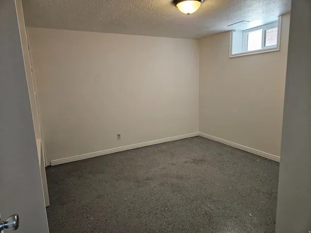 Lower level guest bedroom - Photo prior to current tenant
