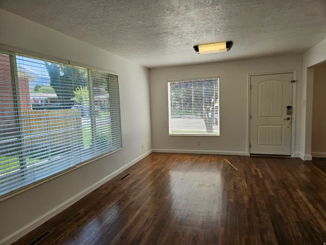 Photo prior to current tenant
