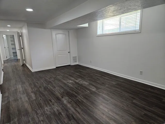 Photo prior to current tenant