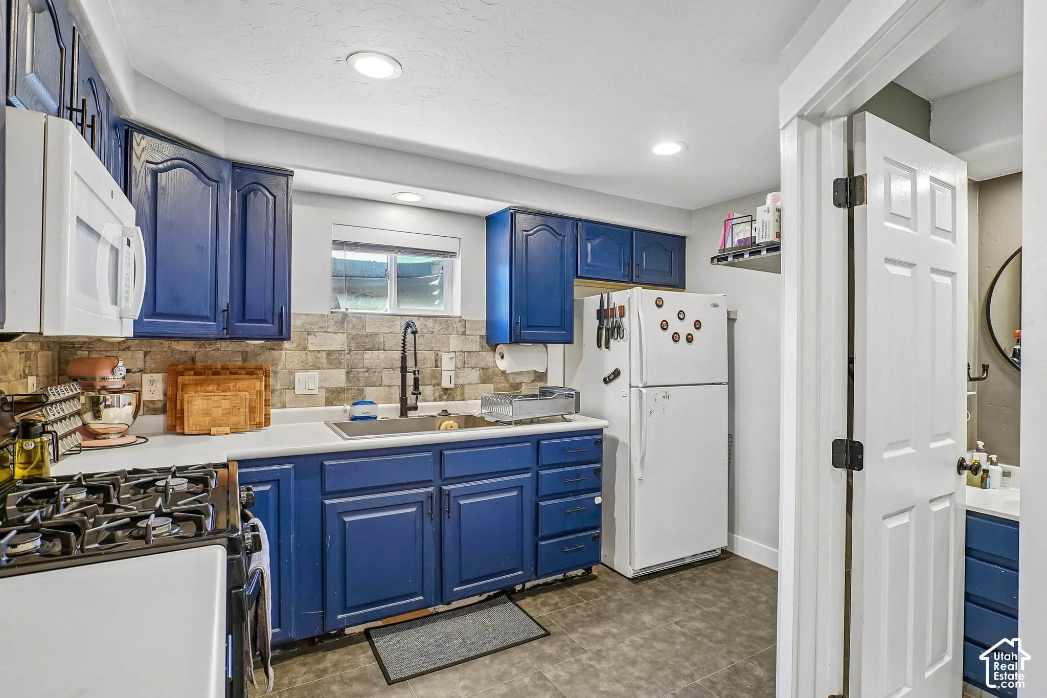 Basement MIL Apartment: Kitchen