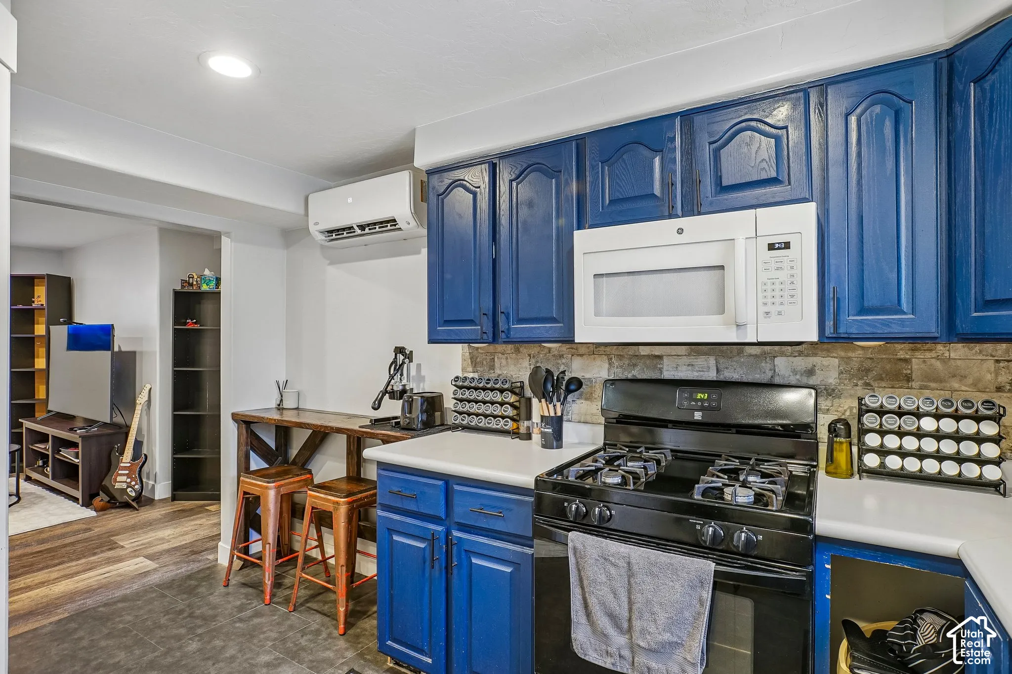 Basement MIL Apartment: Kitchen
