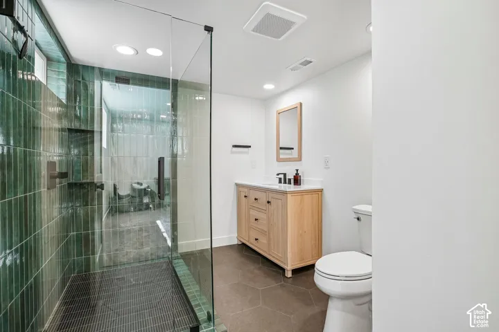 En suite Bathroom to 4th Bedroom