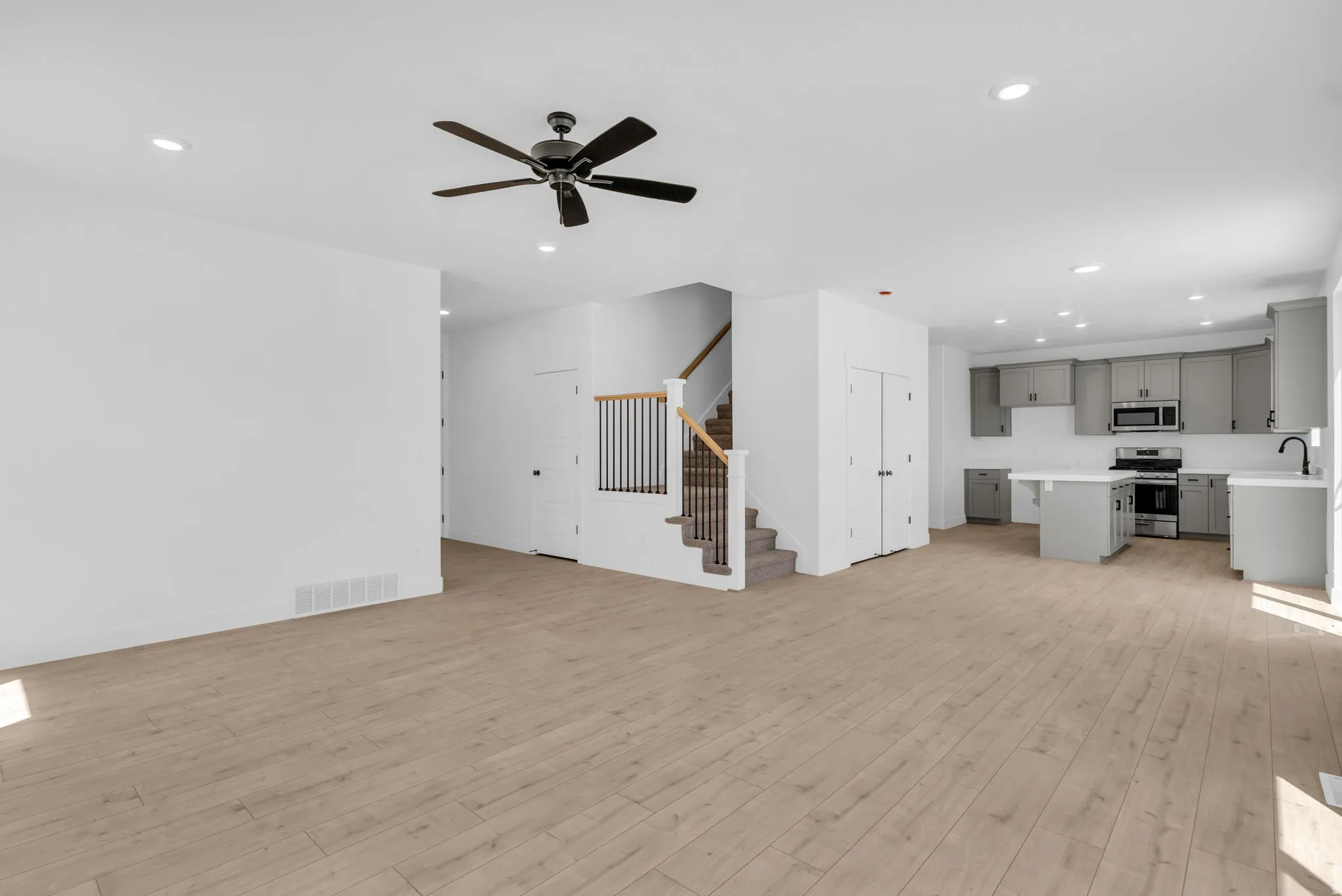Dining area between family room and kitchen.
