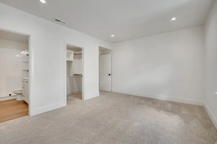 Basement mini suite with walk in closet and attached bath