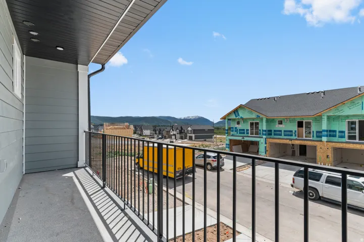 Private balcony featuring a concrete surface and black metal railing