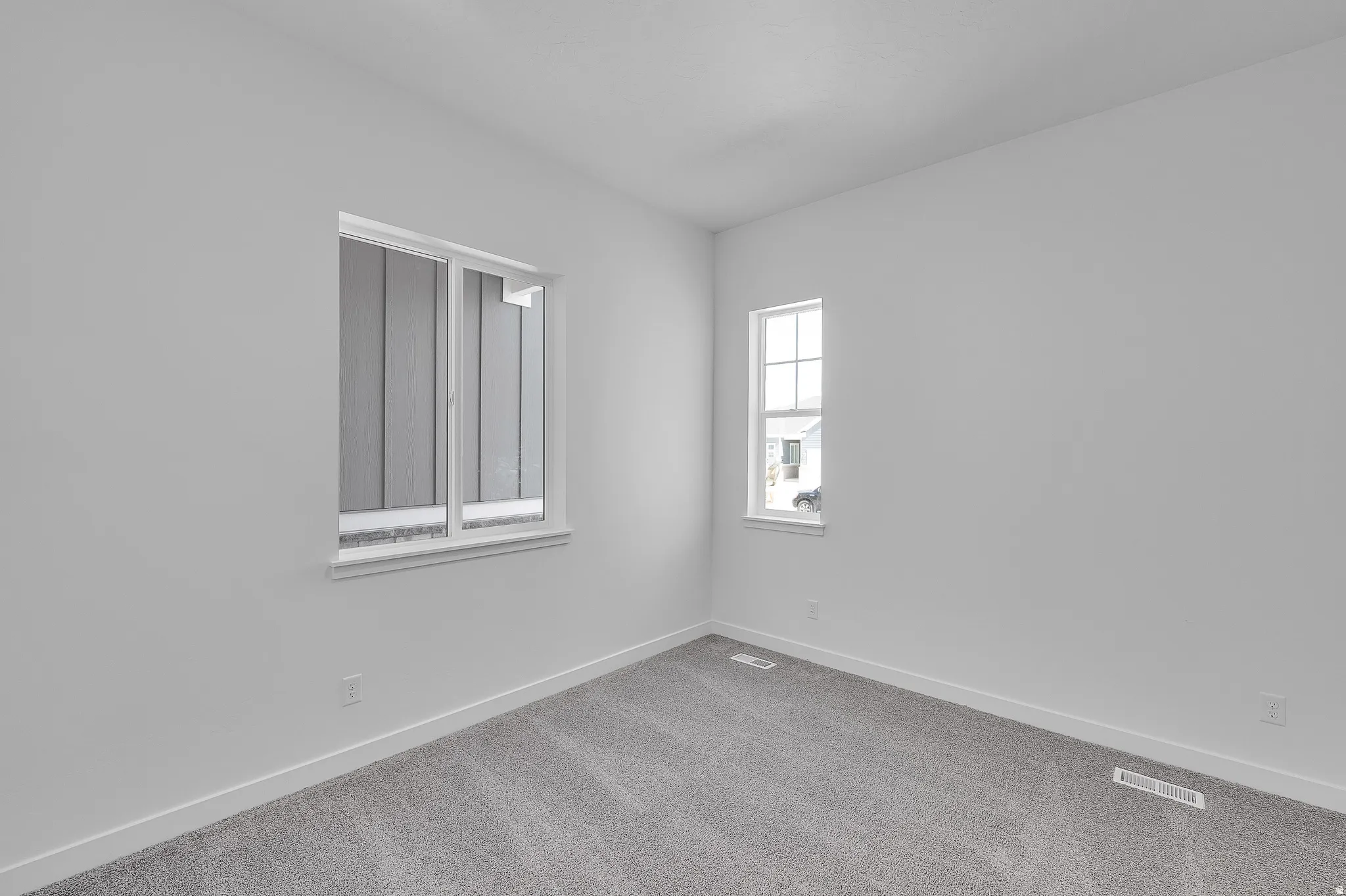 Neutral wall finishes with a light gray carpet