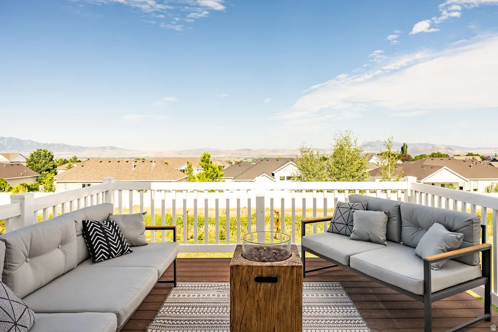 Deck off of kitchen