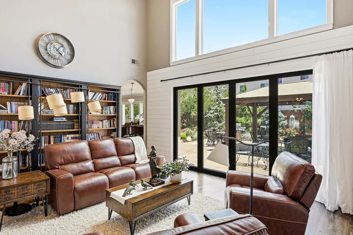 Expansive Stacking Glass Doors Create a Seamless Indoor-Outdoor Living Experience