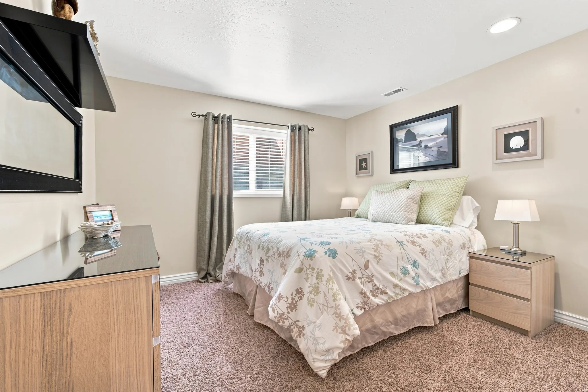 Beige wall color, window with horizontal blinds, recessed ceiling lighting, and textured carpet flooring
