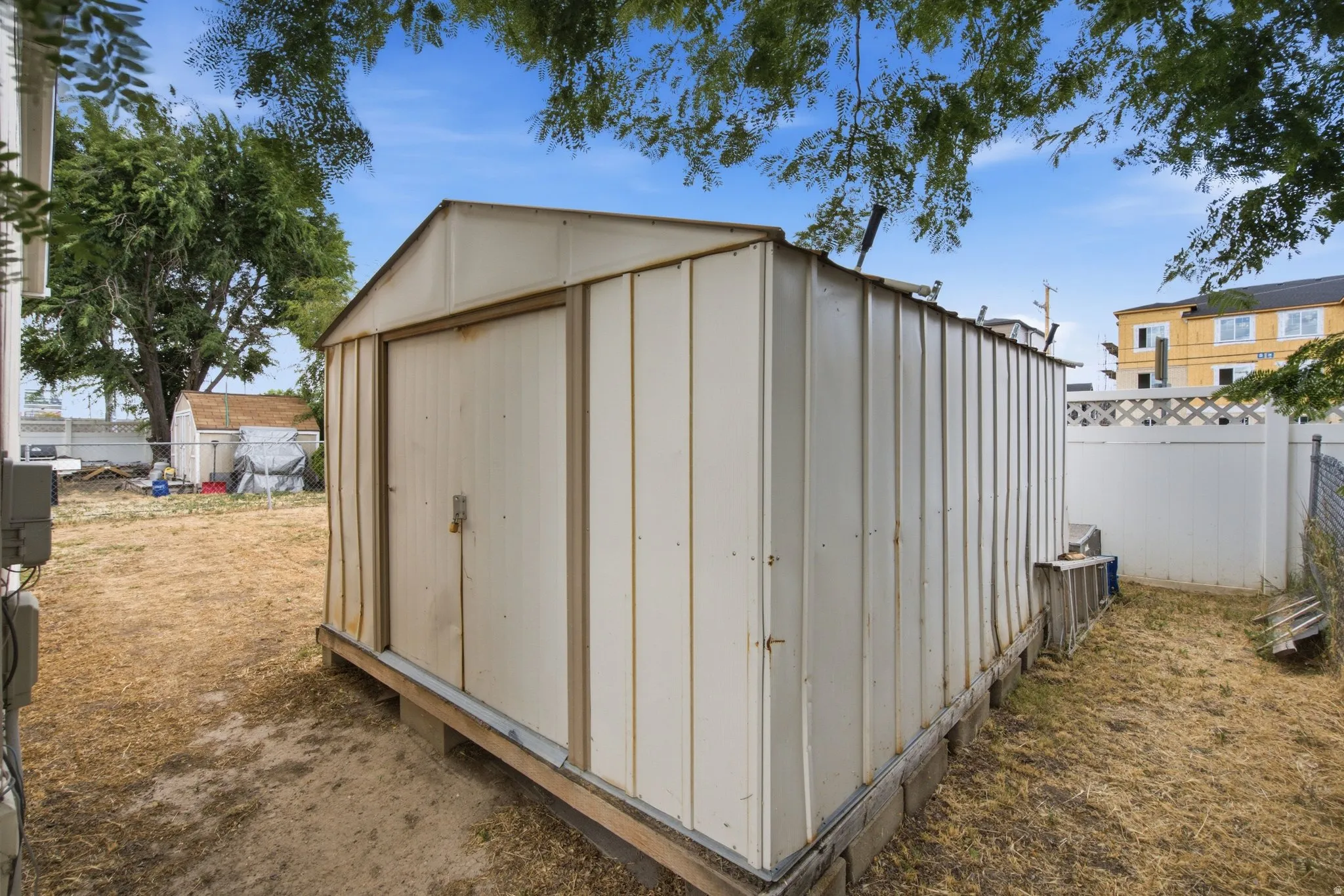 Outdoor structure