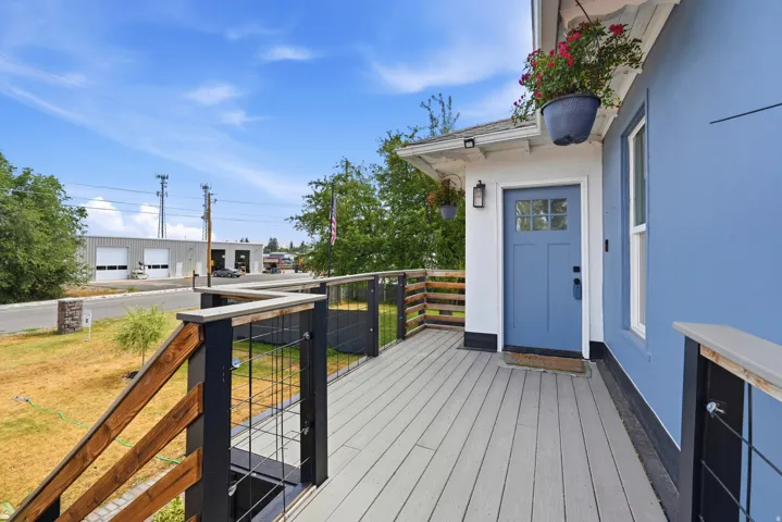 Expansive composite decking featuring a modern cable railing system and wood-finish handrails