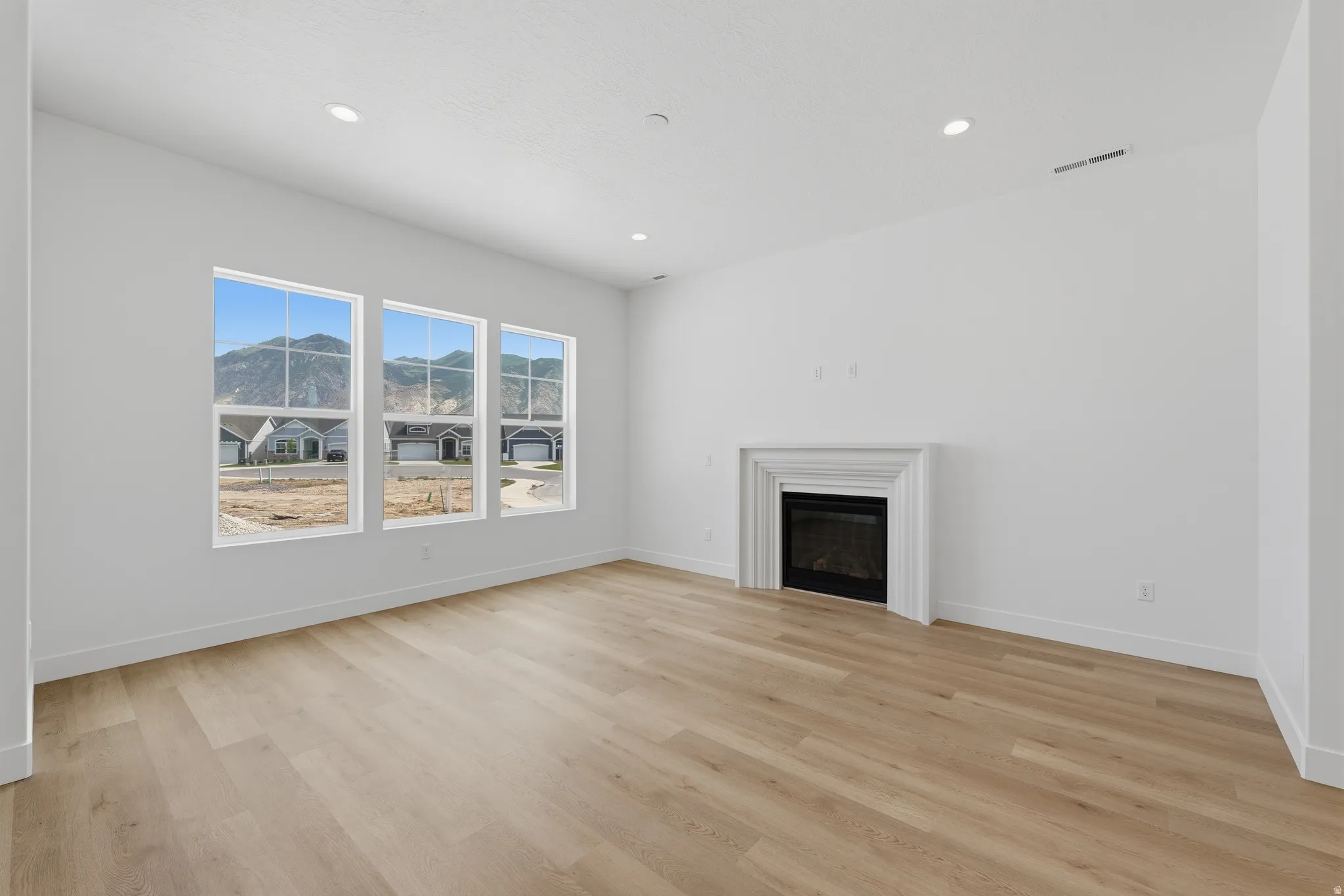 Gas Fireplace with Modern Mantle