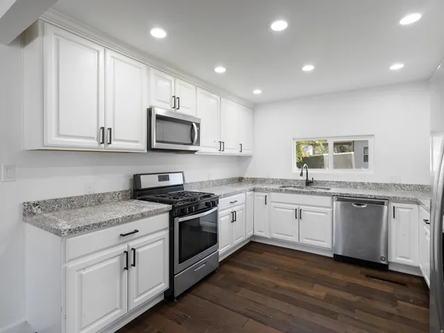 1811 Shepard Ln, Lake Point, Utah 84074