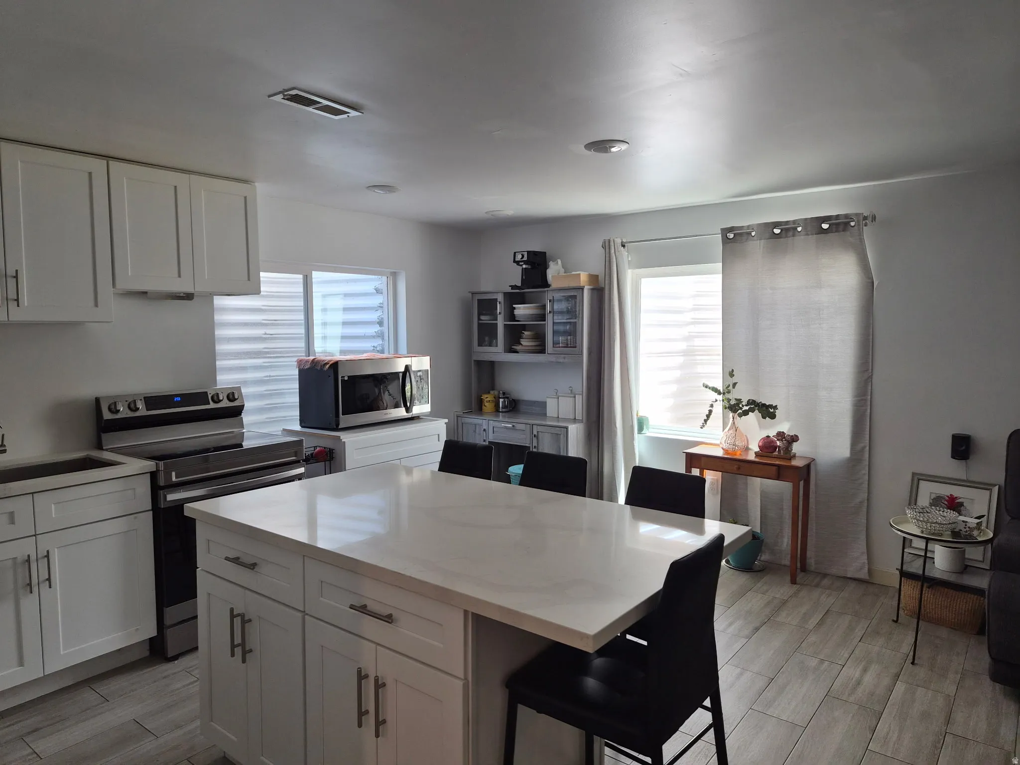 Central kitchen island with a light-toned countertop and integrated seating