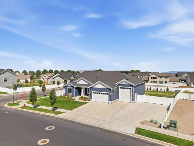 Contemporary ranch-style residence featuring a blue siding exterior with white trim
