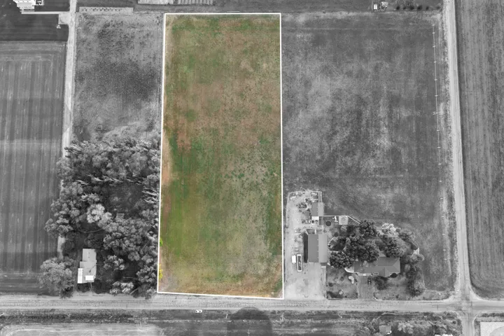 Expansive agricultural land parcel with defined boundaries