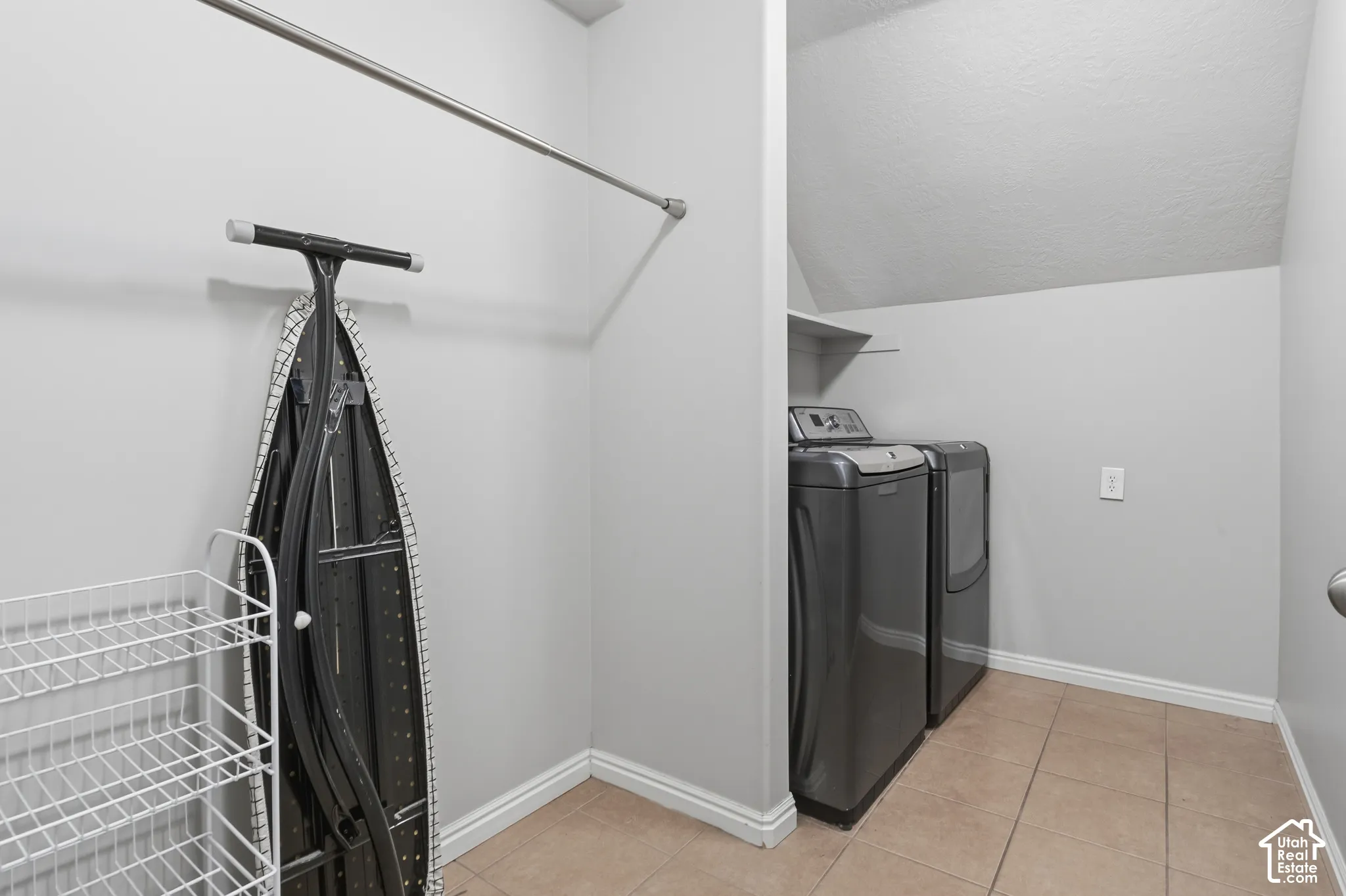 Lots of space, plus drying rod
