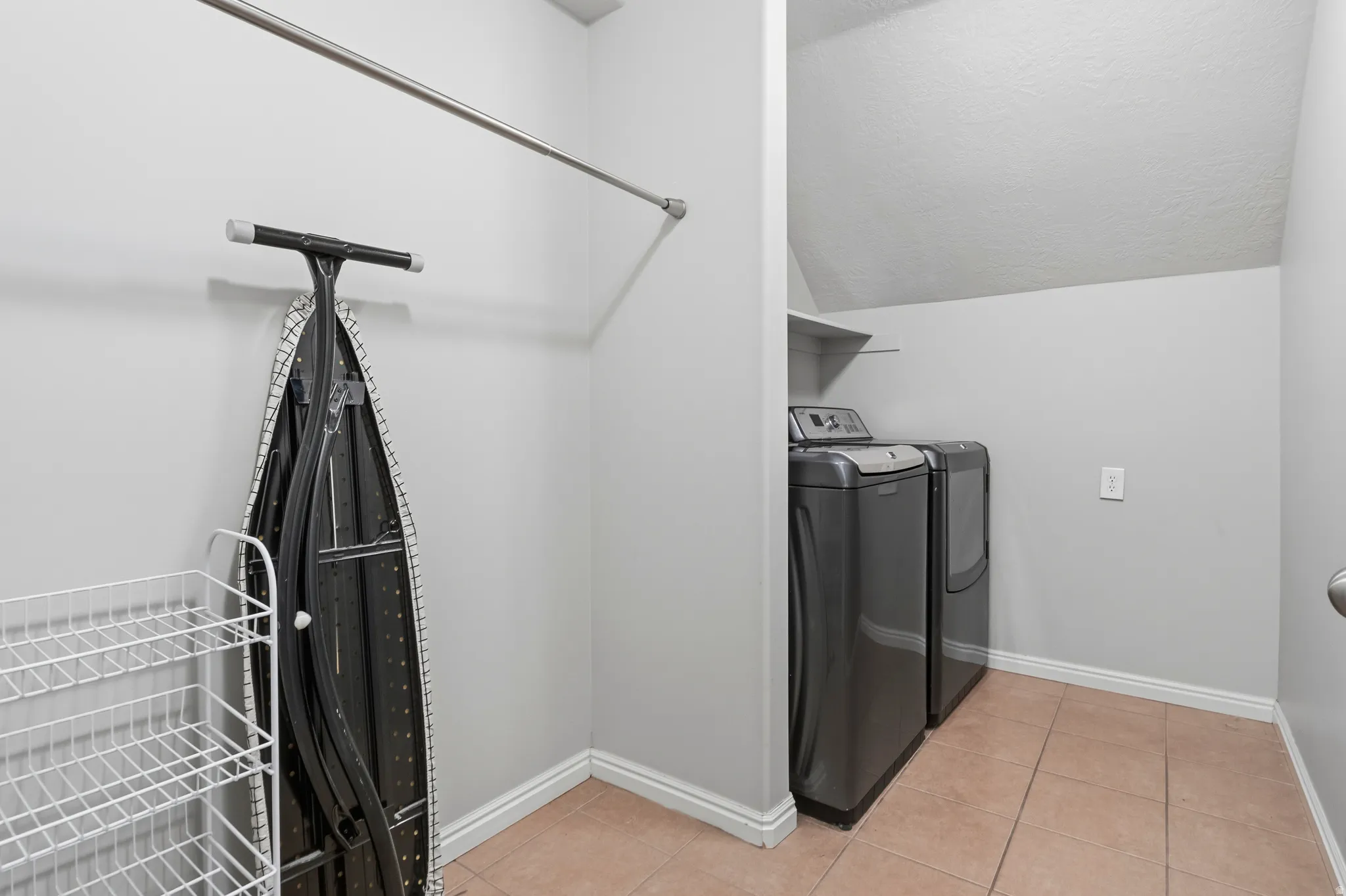 Lots of space, plus drying rod