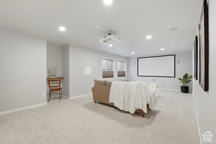 MOVIE ROOM: projector and screen included!
