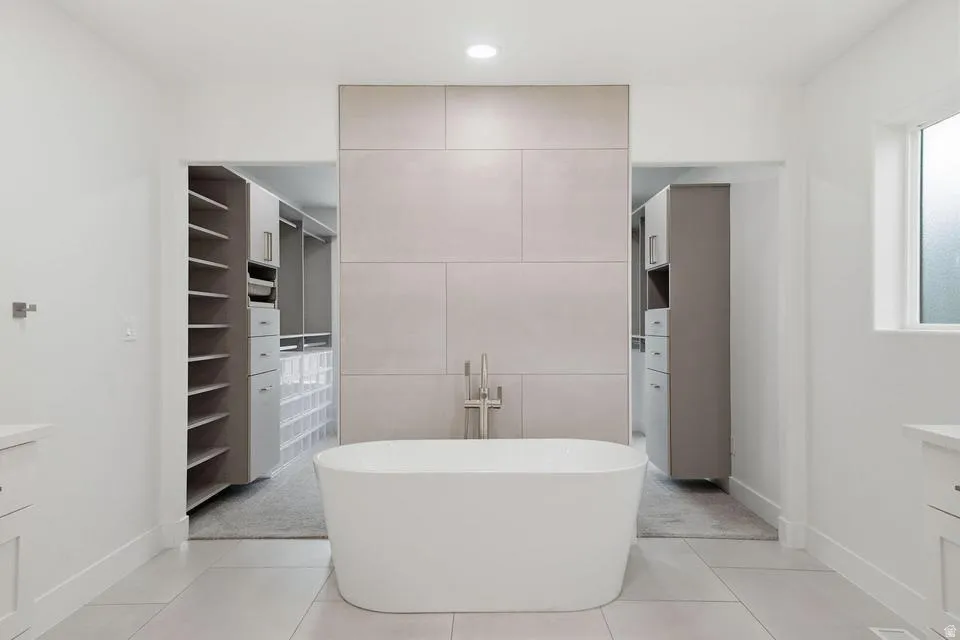 Freestanding soaking tub with floor-mounted faucet