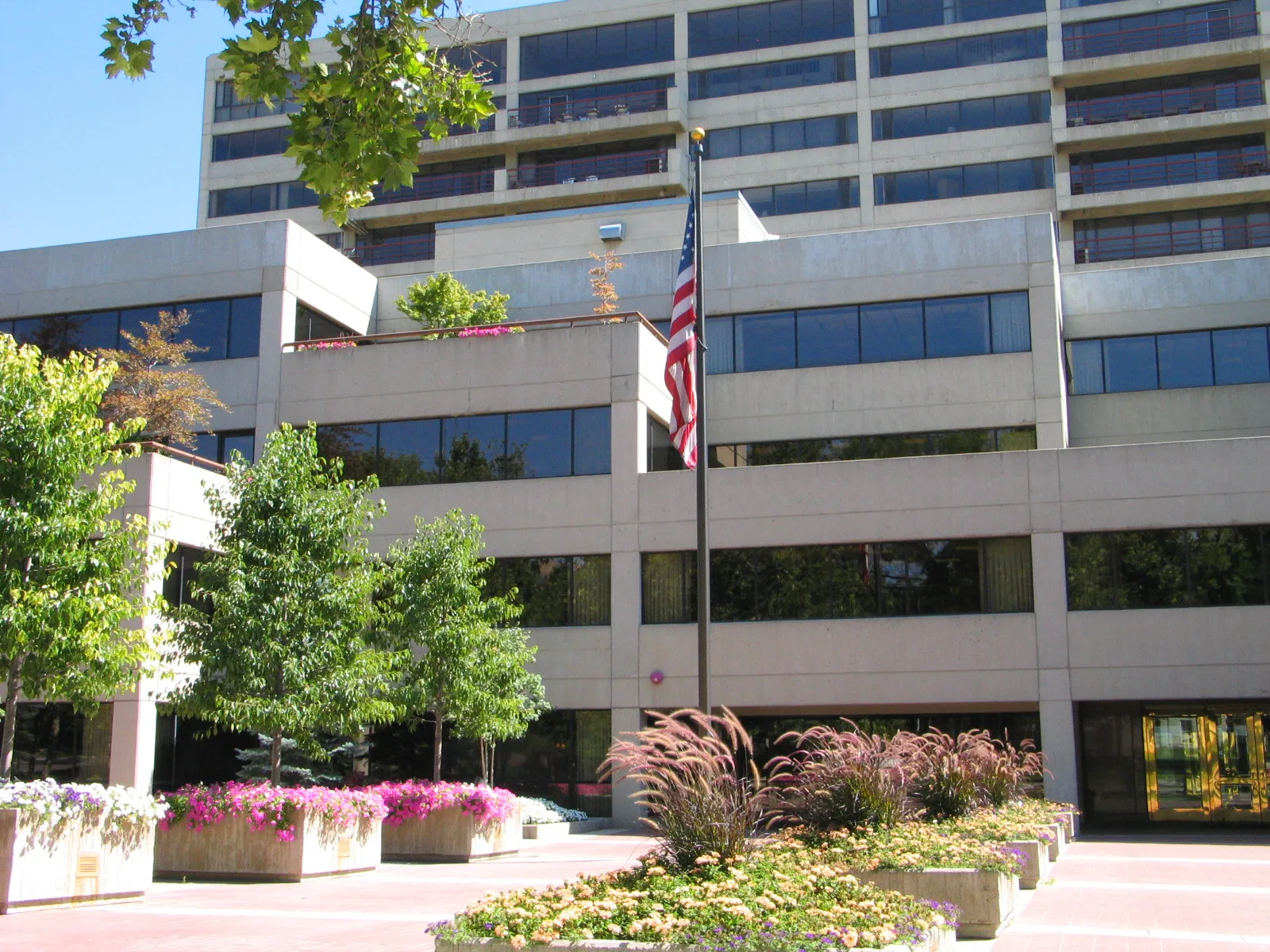 Multi-story building featuring a concrete facade and expansive windows