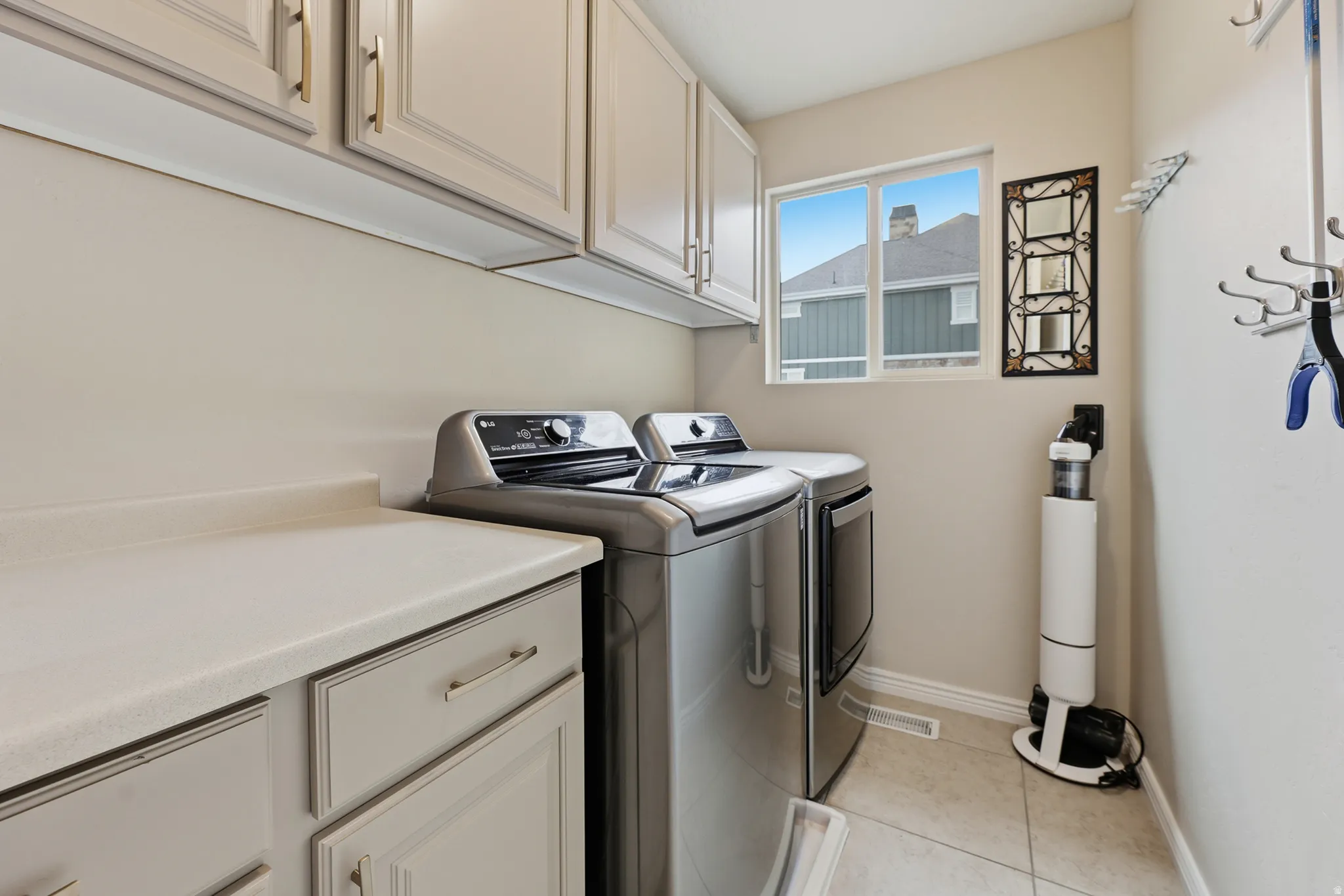 Large laundry Room on main