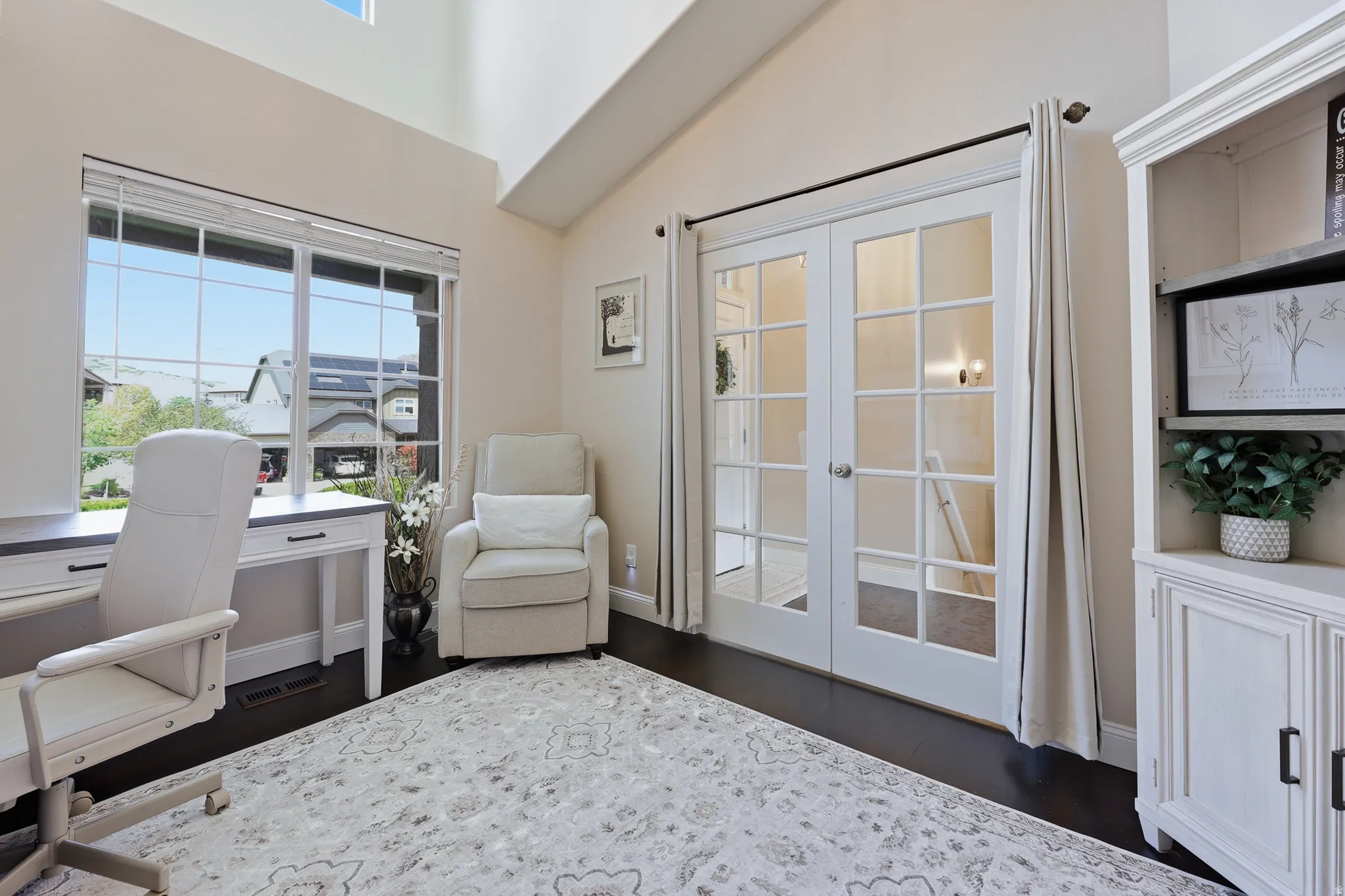 Vaulted ceilings in Office