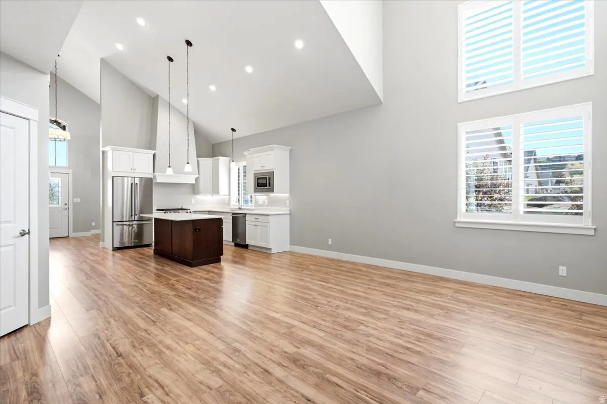 Great Room w/ 16 ft. Ceiling