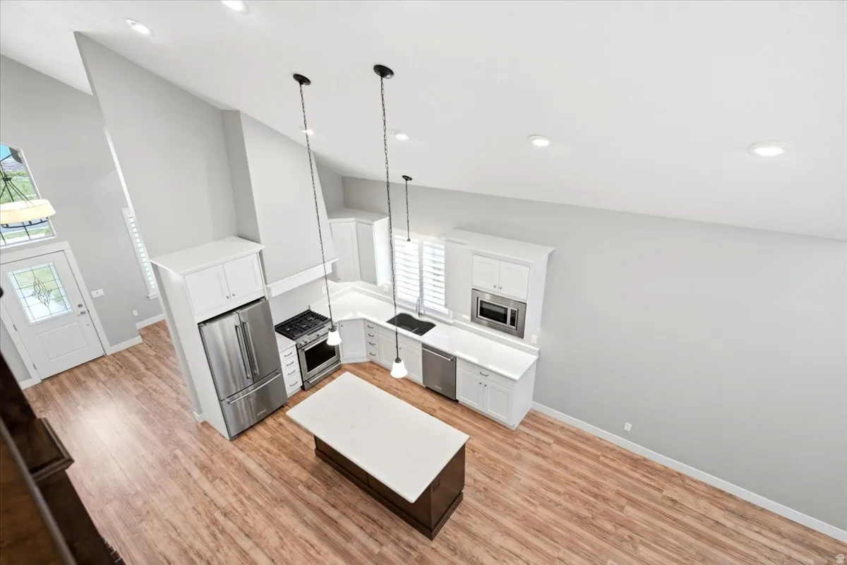 Great Room w/ 16 ft. Ceiling