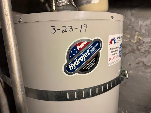 Water heater featuring a Hydrojet total performance system