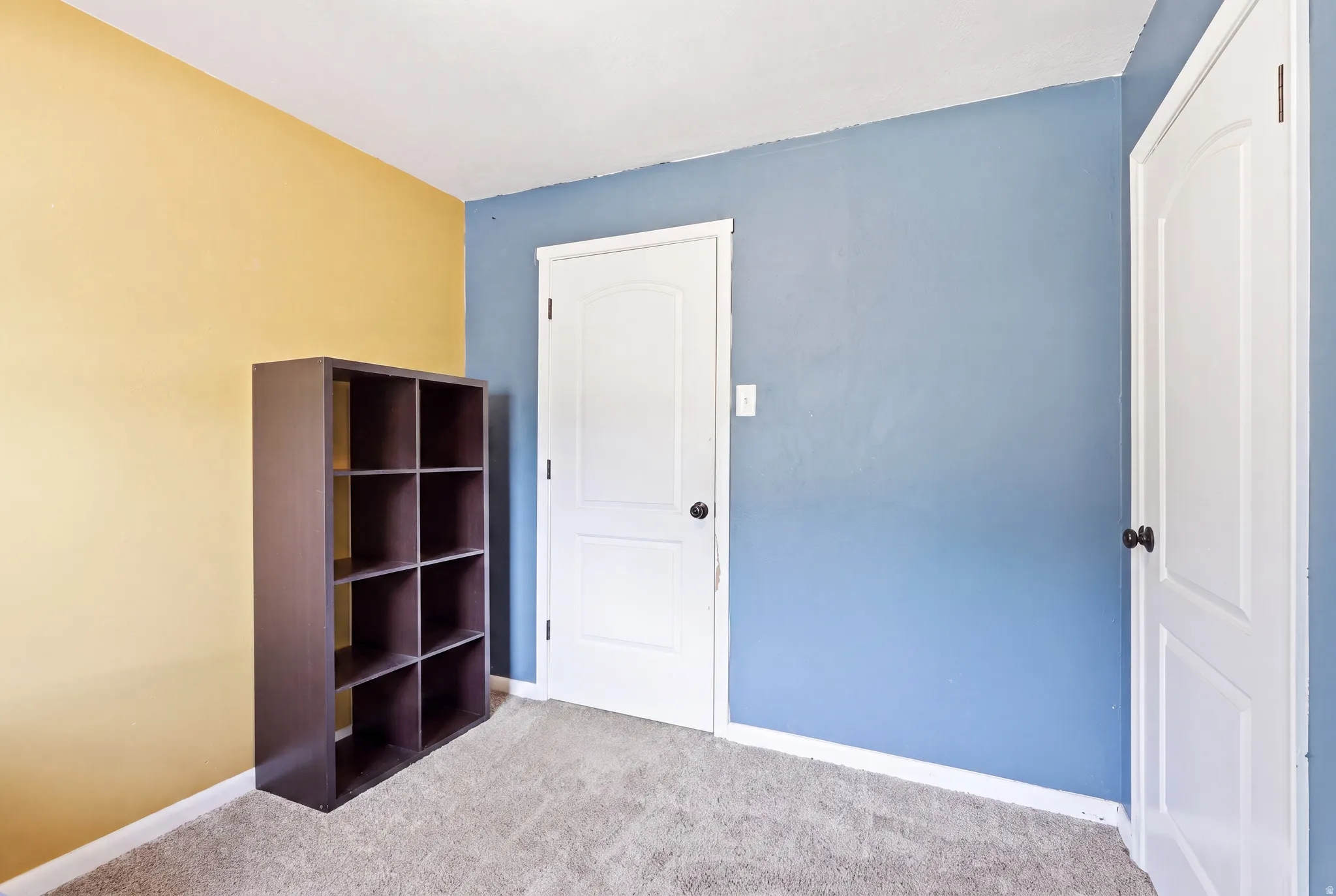 Neutral-toned carpeting and contrasting wall colors define this interior space