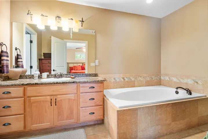 Integrated soaking tub with tiled surround and decorative accent border