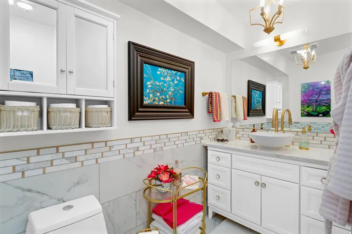 Owner's luxury apartment second bathroom