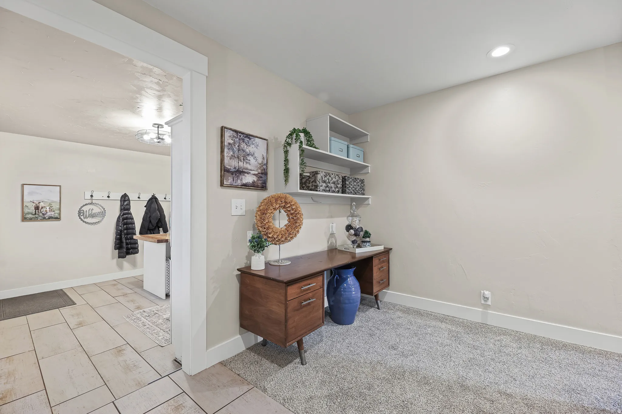 Entryway/hall area