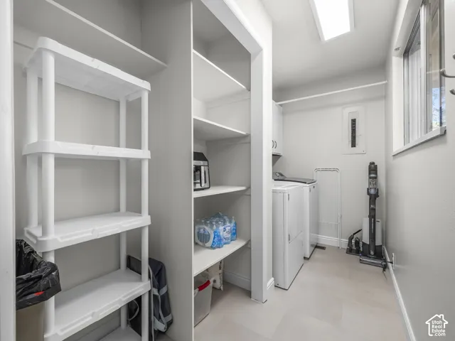 Laundry/pantry area