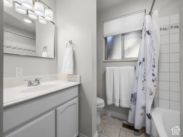 Main floor full bathroom