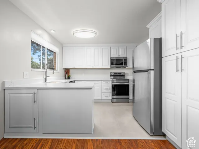 Brand new kitchen and flooring!