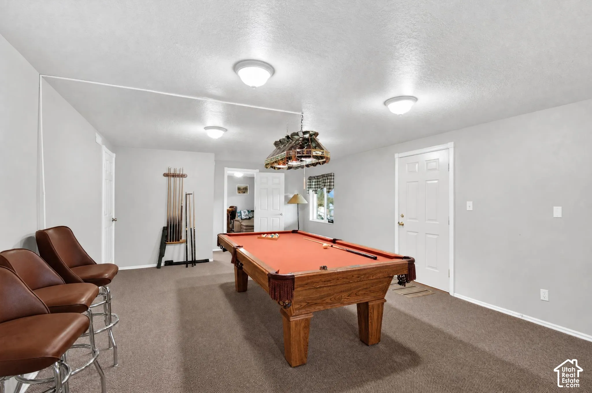 Recreational room featuring a billiard table.