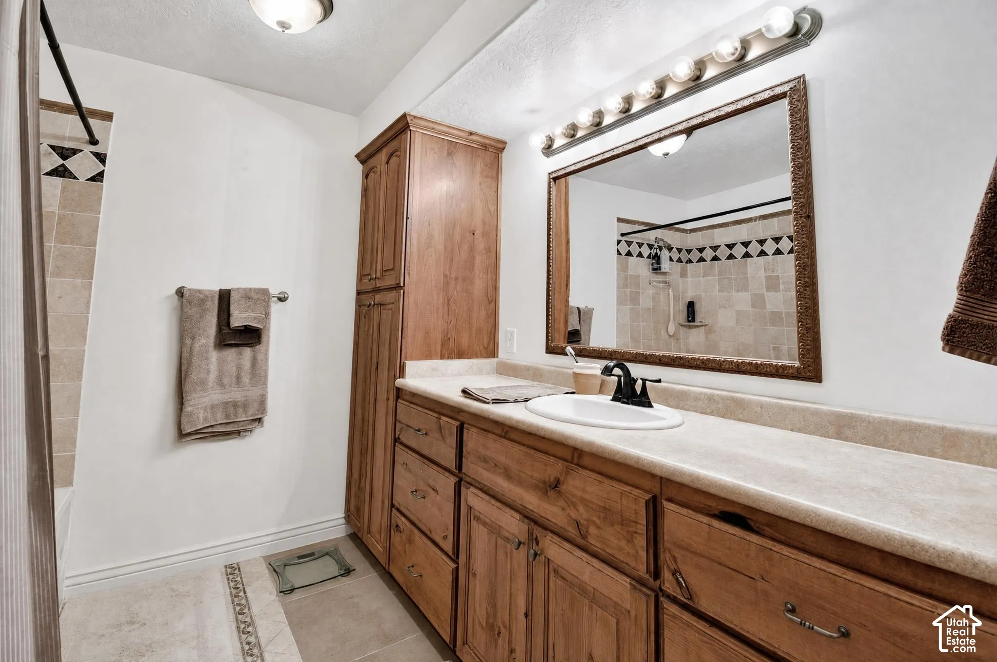 Primary en-suite