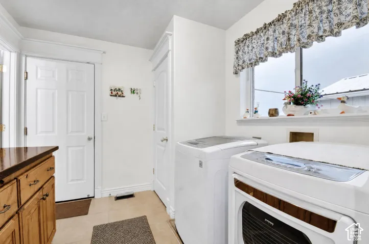 Laundry / mudroom with half bath