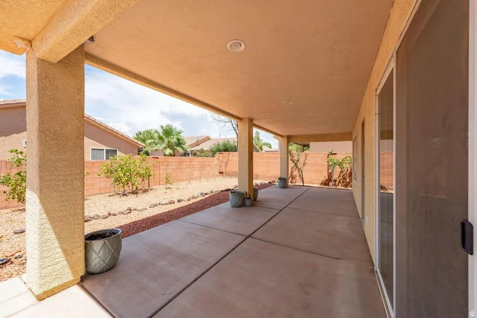 Expansive covered patio with concrete slab flooring and recessed lighting