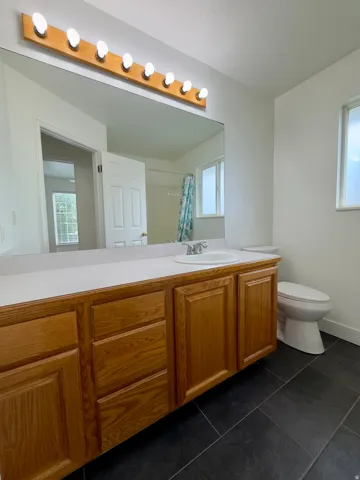 Top floor full bathroom