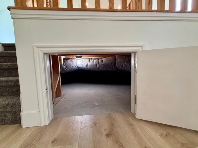 Large crawl space for additional storage