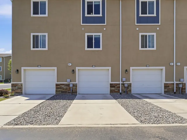 garage for unit 14862