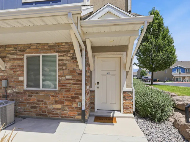 End unit  front door