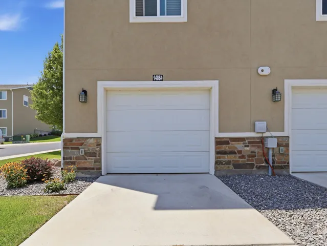 14864 garage