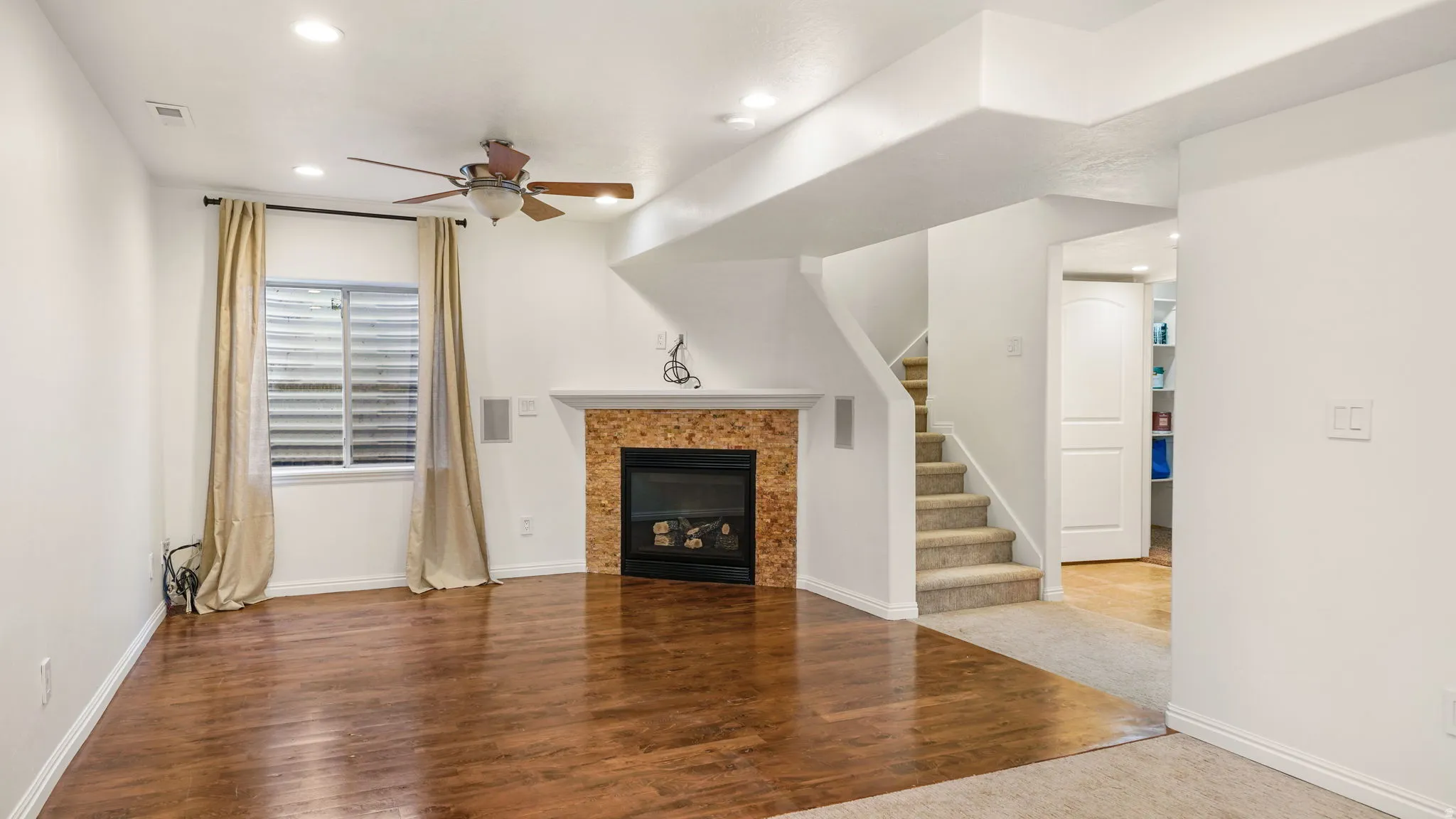 Large Basement living room that can also be used as a 4th bedroom