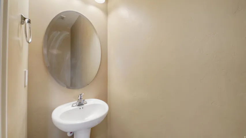 Main floor 1/2 bathroom